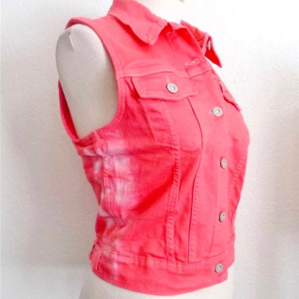 LEVI'S BRAND MS SIZES CORAL ORANGE TIE DYE BUTTON FRONT TRUCKER DENIM VEST